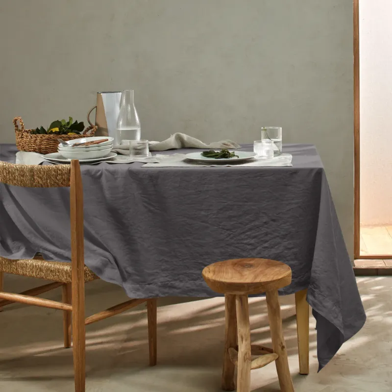 Nappe basique rectangulaire sur mesure en lin lavé gris foncé