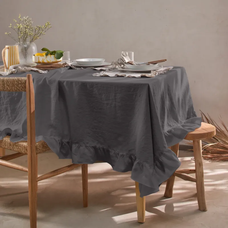 Nappe en lin lavé à volant gris plomb