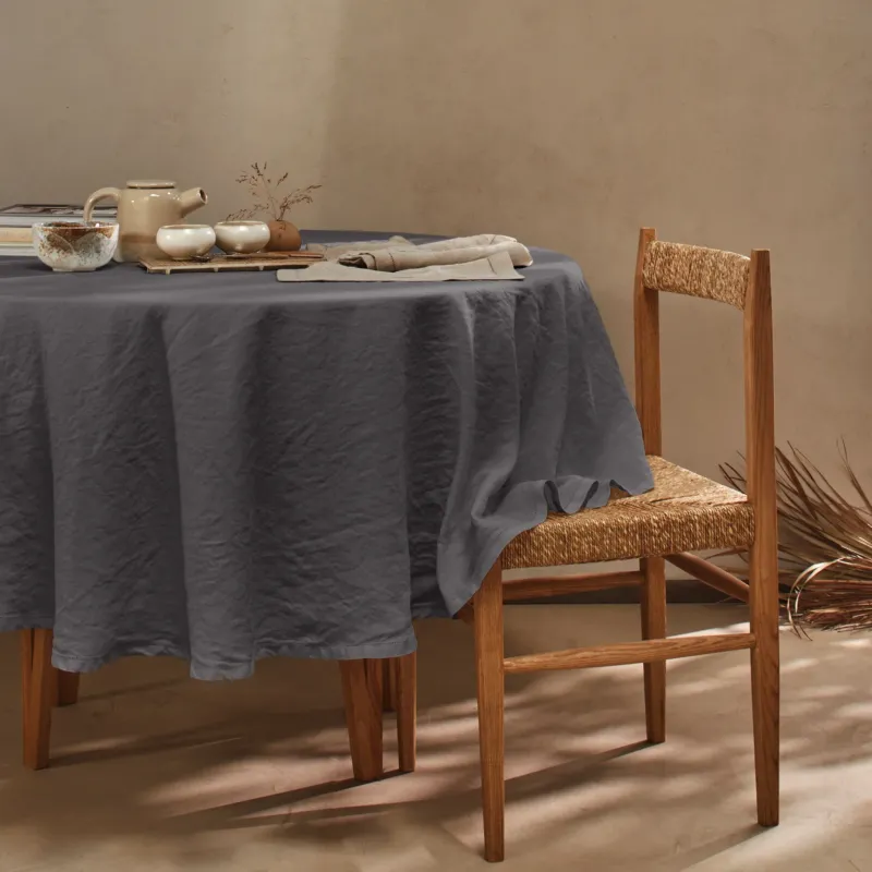 Nappe ovale sur mesure en lin lavé ajouré gris plomb