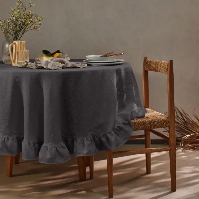 Nappe ronde sur mesure à volant en lin gris plomb
