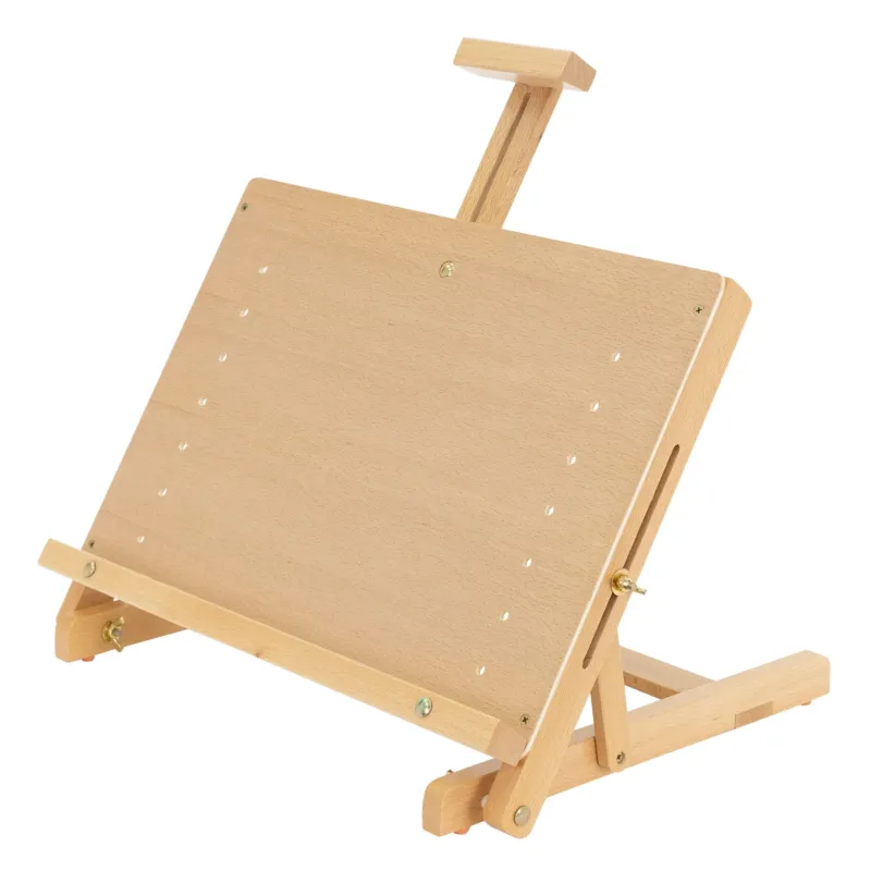 Holzstaffelei in aufrechter Position, ohne Kunstwerke darauf.