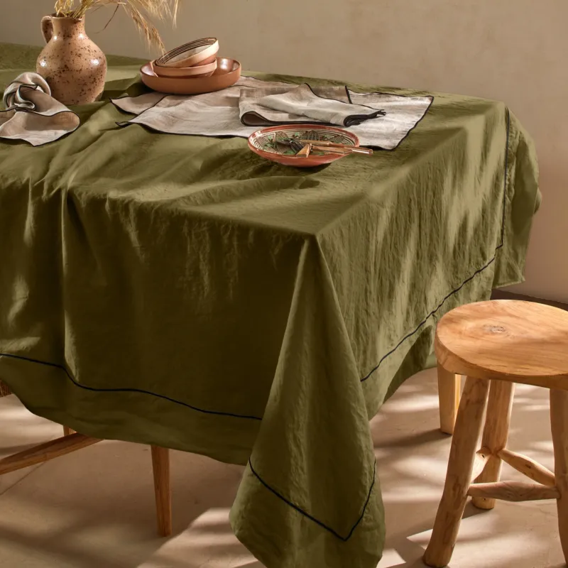 Nappe 100% lin lavé vert olive avec bord Bourdon