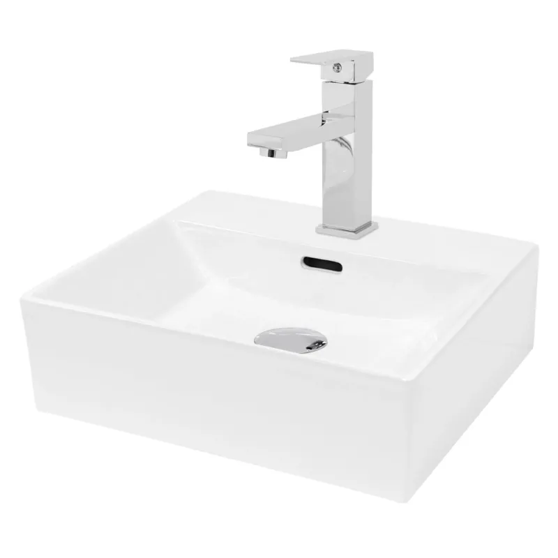 Ein quadratisches Waschbecken mit einem modernen Wasserhahn.