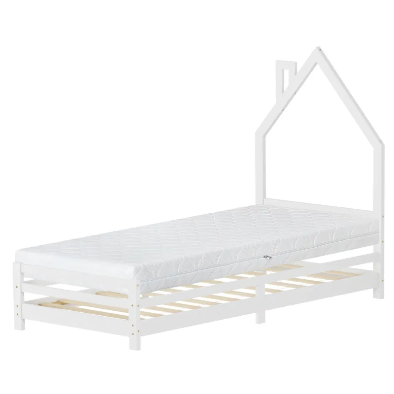 Weißes Bett mit Matratze, Holzlatten und Hausdach-Design.