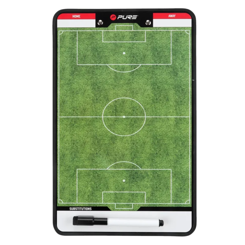 Ein Taktikboard für Fußball mit Spielfeld und Marker.
