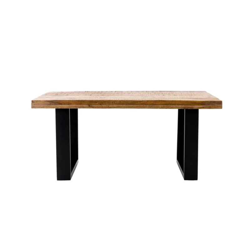 Rechteckiger Tisch mit Holzplatte und schwarzen Metallbeinen.