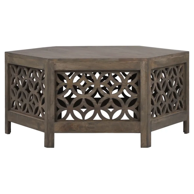 Sechseckiger Couchtisch mit dekorativem, durchbrochenem Holzdesign.