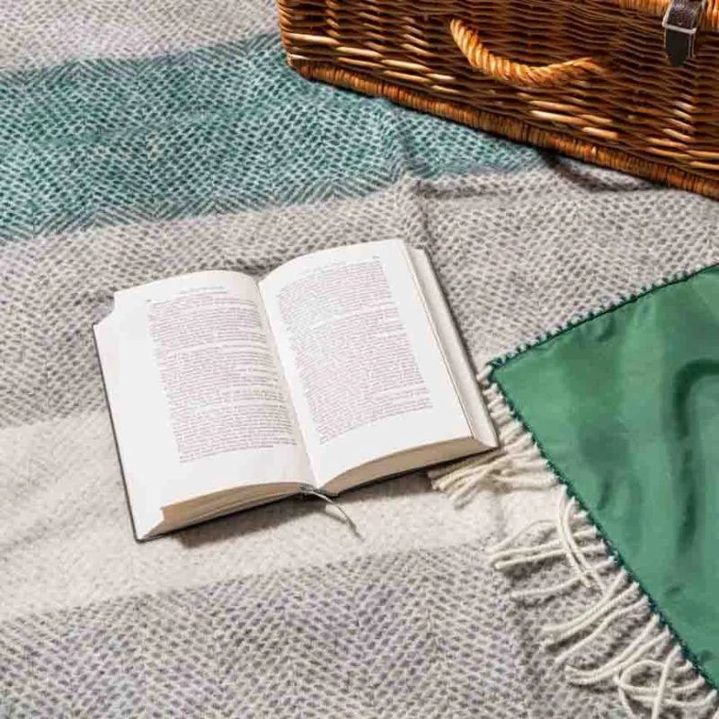 Pure New Wool Picnic Blanket - Down to the Valley – Bild 4